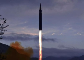 Koreja e Veriut lëshon dy raketa