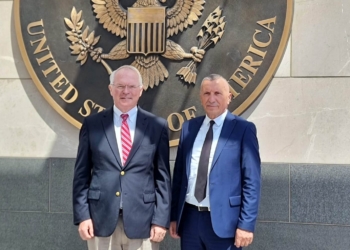 Kamberi takohet me Hill, kërkon përkrahje në kërkesat e banorëve të Luginës