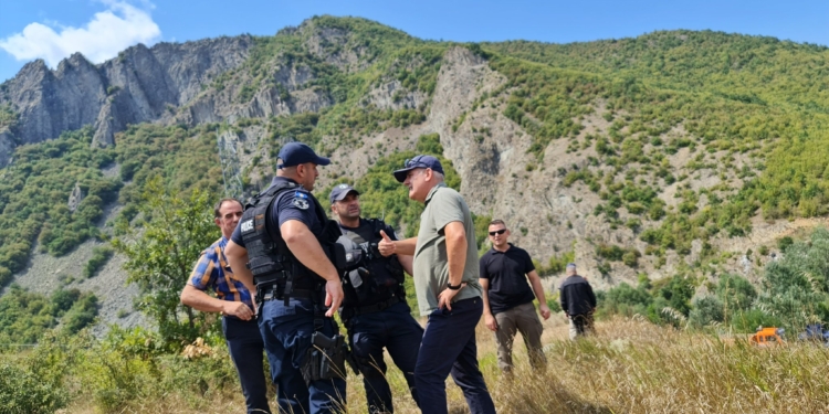 Sveçla viziton fshatrat në komunat veriore: Qytetarët serbë të Kosovës nuk janë palë e dorës së tretë