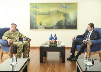 ​Kurti takon komandantin e KFOR-it, kërkon mesazhe të qarta për veprimet e strukturave kriminale në veri