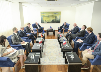 Para takimit me Vuçiqin, Kurti takon shefin e Zyrës së BE-së dhe ambasadorët e vendeve të Quint-it