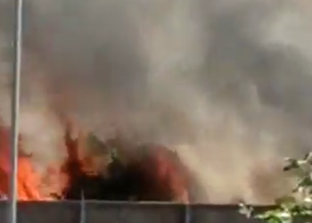 Zjarr pranë aeroportit Heathrow në Londër