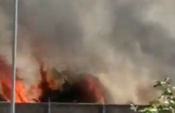 Zjarr pranë aeroportit Heathrow në Londër