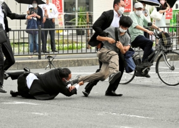 Vrasja e ish-kryeministrit, jep dorëheqjen shefi i policisë japoneze