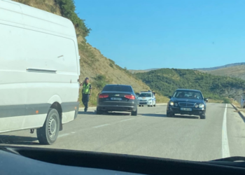 Vetura godet biçikletën në Berat, humb jetën një person