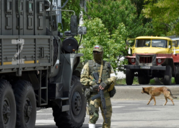 Rusët pretendojnë se kanë shkatërruar një depo armësh në Ukrainë