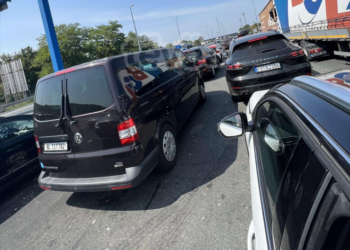Pritje deri në pesë orë të bashkatdhetarëve në kufirin Serbi – Kroaci