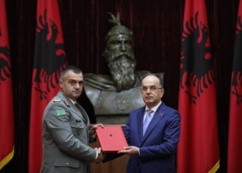 Betohet komandanti i ri Forcave të Armatosura të Shqipërisë
