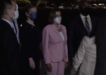 Nancy Pelosi mbërrin në Tajvan pavarësisht paralajmërimeve nga Kina