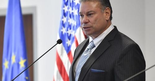 Escobar: Veturat që operojnë në veri duhet të regjistrohen sipas ligjeve të Kosovës