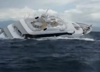 Fundoset jahti 40-metërsh në Itali