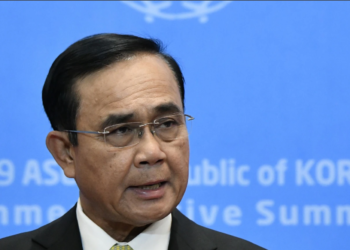 Gjykata në Tajlandë pezullon kryeministrin nga detyra