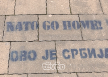“NATO shko në shtëpi” dhe “Kjo është Serbia”, grafitet e reja në sheshin në veri