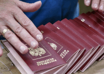 Rusia pezullon lëshimin e pasaportave biometrike