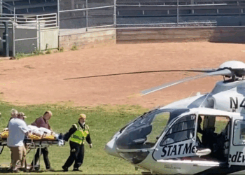 Salman Rushdie shtrohet në spital