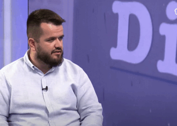 Kurti: Do ndjekim të gjitha rrugët ligjore për ta larguar nenin që ndalon bartjen e shamisë në shkolla