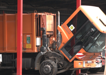 Mungesa e kamionëve ç’rregullon orarin, qytetarët afro 20 milionë euro borxh