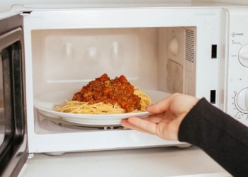 Kujdes, nëse i ngrohni në mikrovalë këto ushqime mund t’ju helmojnë