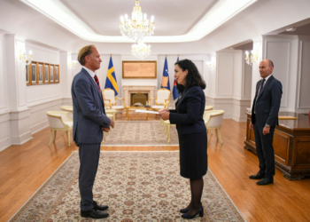 Osmani pranoi letrat kredenciale nga ambasadori i Suedisë, Jonas Westerlund