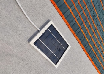 Batanija që ngroh me energji diellore