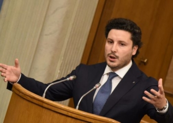 Parlamenti malazez rrëzoi Qeverinë e Dritan Abazoviqit