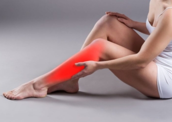 Arsyet pse i ndjeni këmbët e rënduara dhe si ta lehtësoni gjendjen