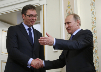 Media kroate: Vuçiq dora e zgjatur e Putin, i rrezikshëm të krijojë retorikën e ‘denazifikimit’ të Kosovës