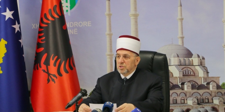 BIK kërkon lejimin e bartjes së shamisë në shkolla