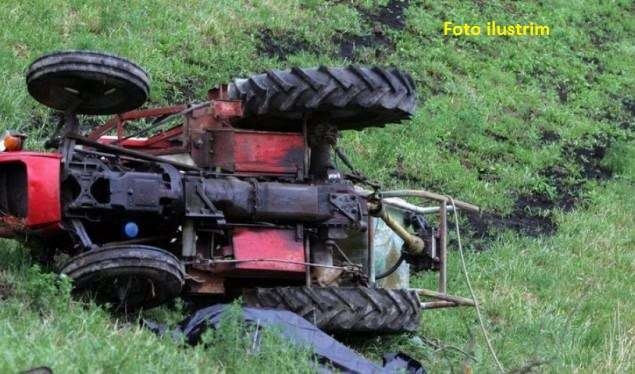 Gjilan: Vdes një person pasi e humbi kontrollin duke e vozitur traktorin me dru