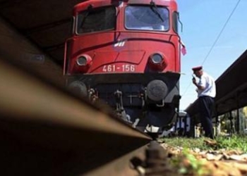 Dy të lënduar nga aksidenti me tren në Pejë