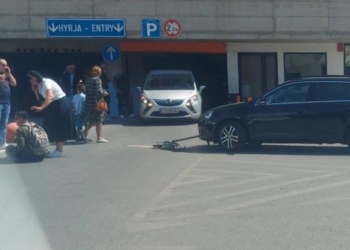 Aksident ndërmjet veturës dhe trotinetit elektrik në Prishtinë