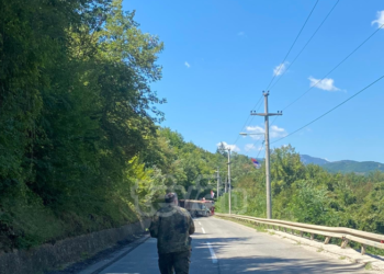 KFOR-i gjerman niset për të biseduar me serbët për heqjen e barrikadave në Bërnjak