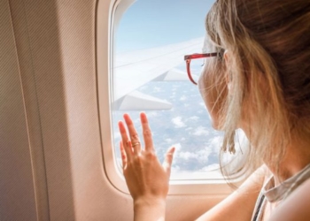 Koha e duhur për të udhëtuar me avion sipas ekspertëve