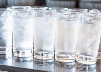 Uji i ftohtë pas ngrënies – tetë rreziqet për organizmin