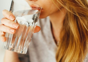 Një gotë ujë esëll në mëngjes – Përfitimet në organizëm