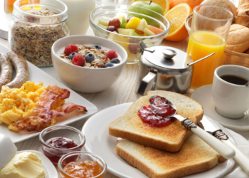 Ekspertët zbulojnë se çfarë nuk duhet të hani për mëngjes, veçanërisht me kafe
