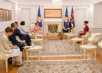 Presidentja Osmani priti në takim një grup të deputetëve nga Lituania