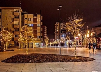 Qeveria ndalon ndriçimin dekorativ në hapësirat publike, si masë për kursimin e energjisë elektrike