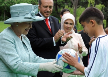 Ndarja nga jeta e Mbretëreshës, shtyhen ndeshjet e fundjavës në Premier League