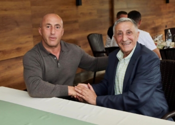 Haradinaj takohet me Jasharajn: Ka vetëm një zgjidhje, rritja e pagave