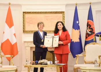 Osmani dekoron me “Urdhrin e Pavarësisë”, lideren e parë evropiane që mbështeti pavarësinë e Kosovës