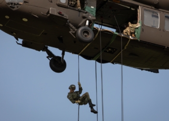 FSK-ja bëhet me specialistë për sulme ajrore