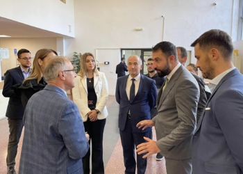 Krasniqi takon Muhaxherin, diskutojnë mbi projektet komunale