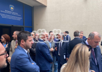 Shoqata Sindikale e Shërbimit të Jashtëm thotë se menaxhmenti i MPJ-së ka thyer zyret e tyre