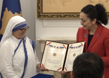 ​Presidentja ndan dekorata: Janë personalitete që ruajtën dhe promovuan vlerat tona