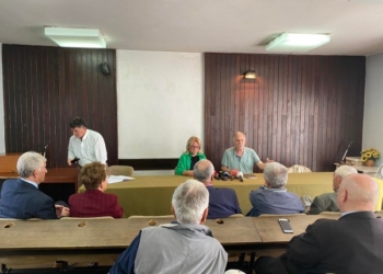 Gjyshërit kërkojnë që të ndërpritet greva në arsim