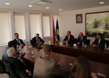 Konjufca takohet me kryetarin e Beratit, diskutojnë për avancimin e bashkëpunimit