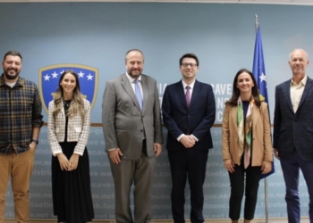 Ambasada Zvicerane shpalos platformën për punësimin e të rinjve