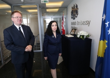 Abbott: Jam mirënjohës ndaj Osmanit që nënshkroi në librin e zisë për mbretëreshën