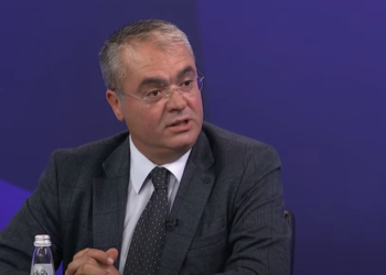 Fetoshi thotë e Projektligji për Paga nuk e ndal ikjen e mjekëve